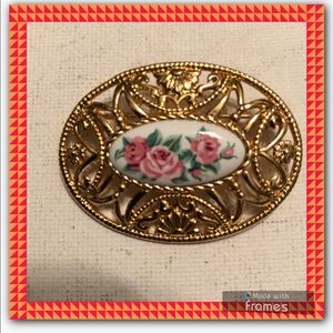 💚Avon brooch with flowers💚